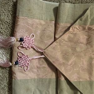 Table runners many different colors pick the one that fits your dining room